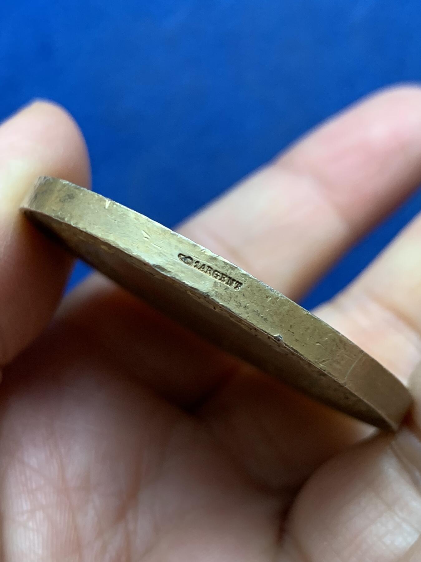 《竞宝斋》第457场 周日，周一，周二   3场连拍 （全场包邮）欢迎送拍 法国 1828年 火灾保险联盟银章 金色包浆 48g 45mm