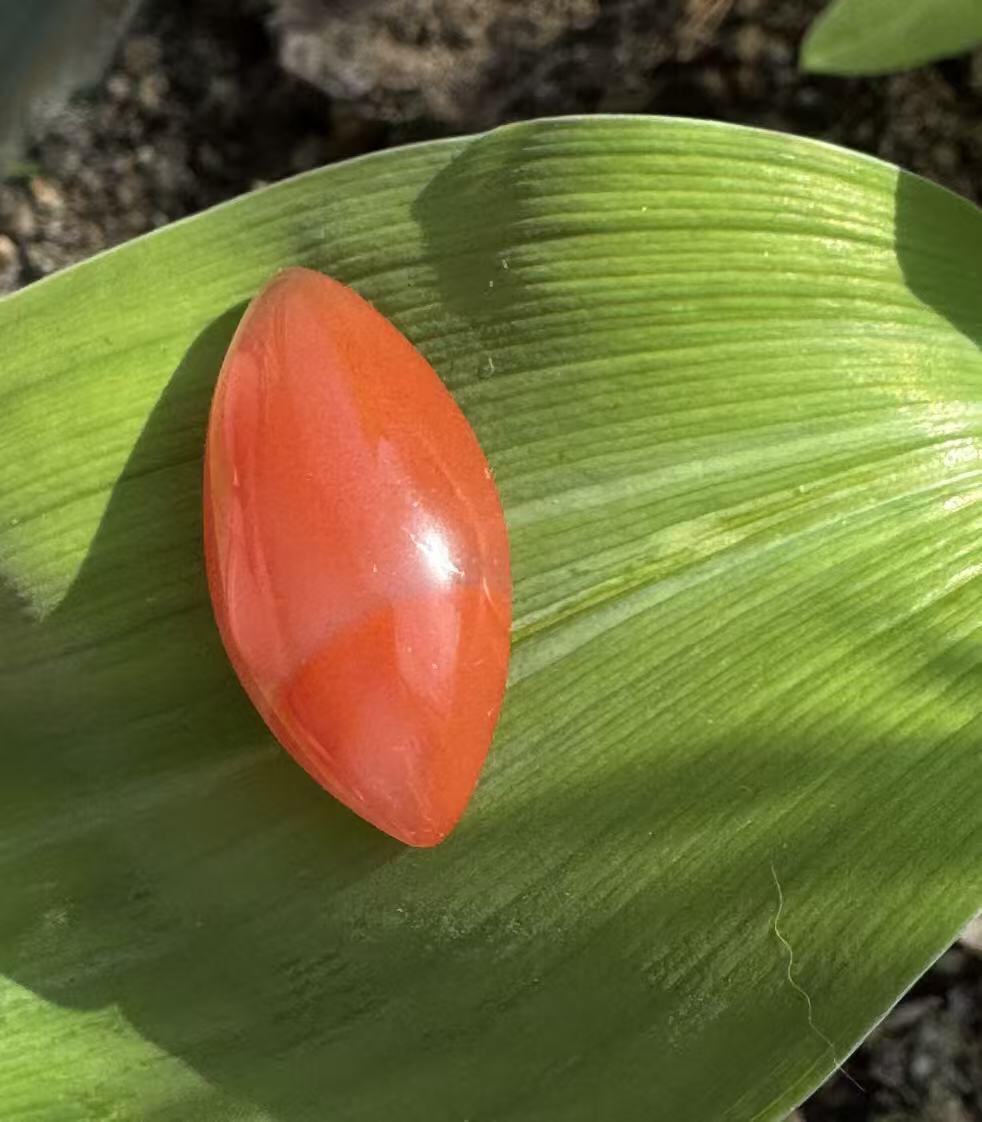 零元拍：NO.1南红玛瑙蛋面，都是十多年前的存货了，尺寸：戒面。尺寸约约29/14.5/8.5mm ，因为拍照环境以及光线的变化，颜色以实物为准。