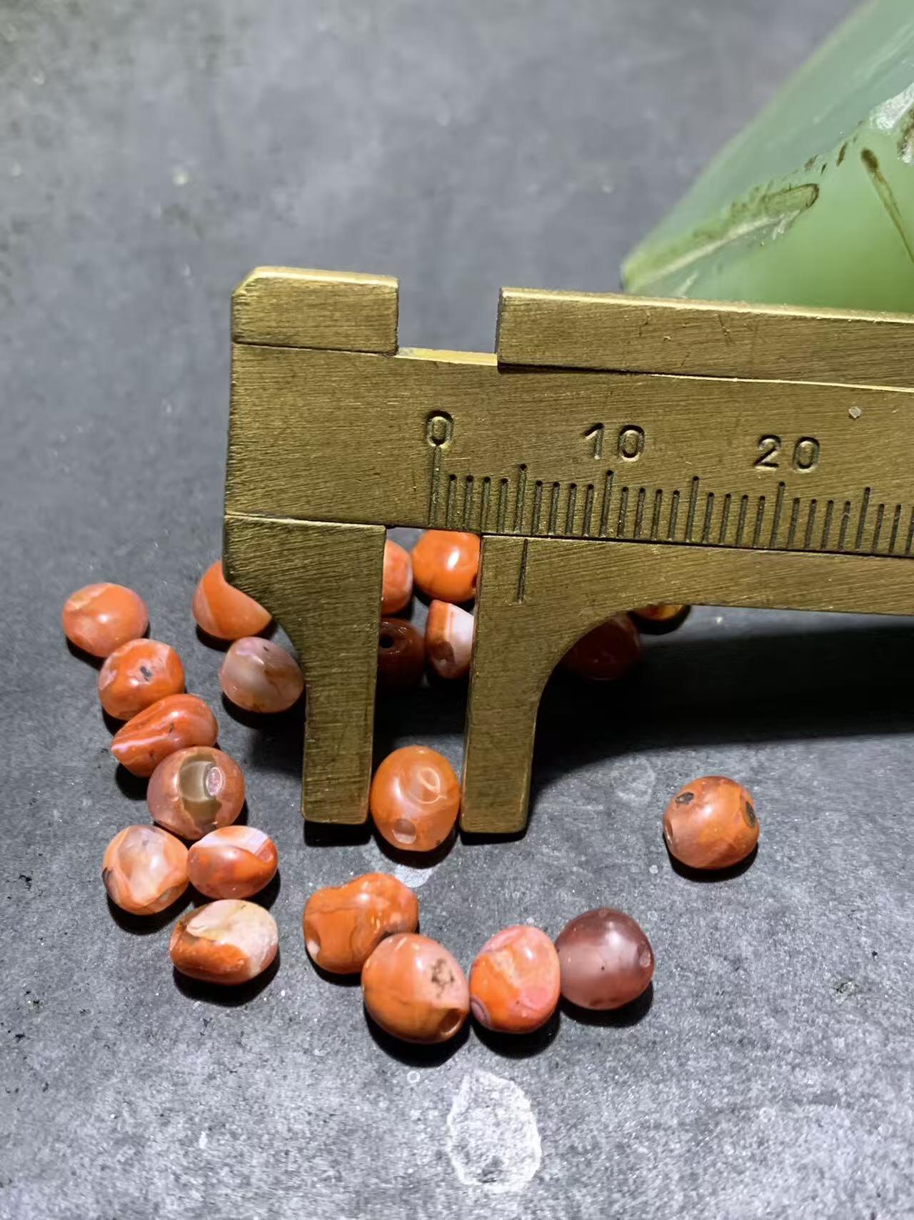 川料南红玛瑙原皮随形散珠一组