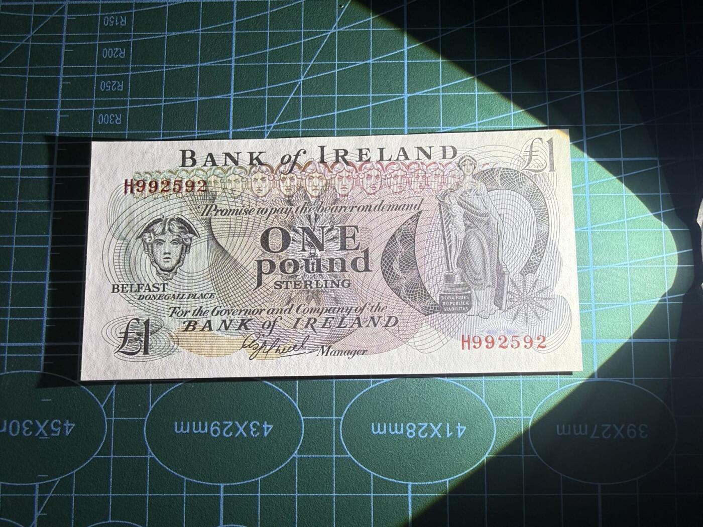 【炜奕收藏】，第五十六期，大不列颠专场 1980年北爱尔兰爱尔兰银行1镑，UNC品相，号码无347