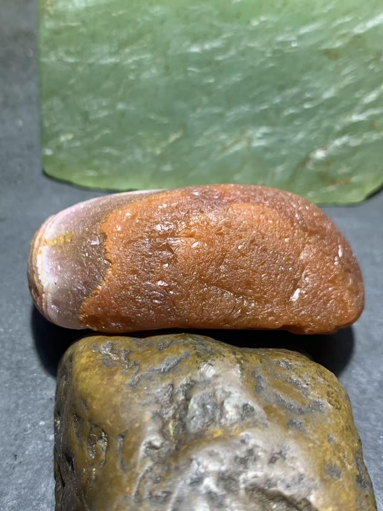 精美川料冰飘千层纹天眼图案水冲籽南红玛瑙原石一颗，