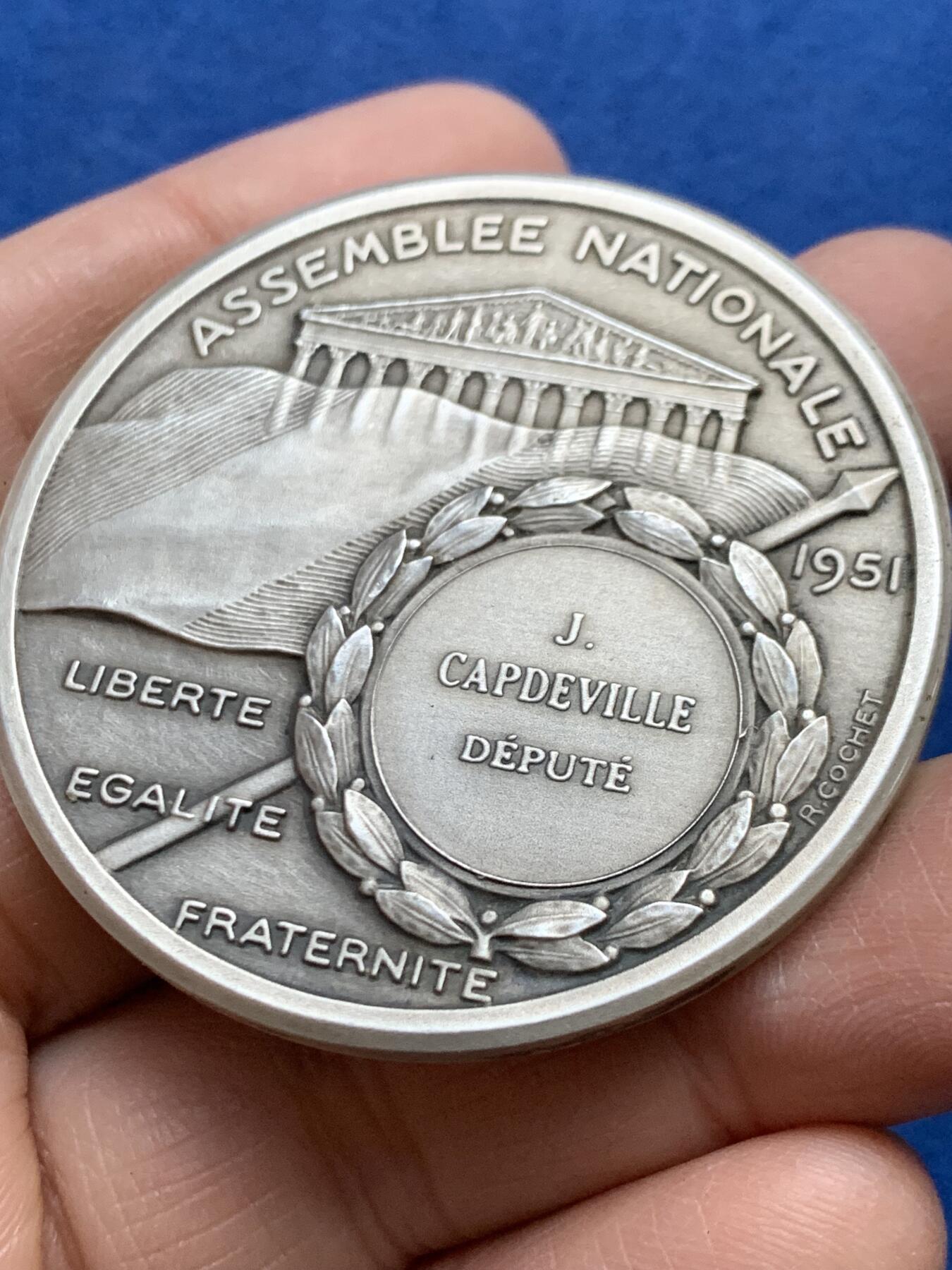 《竞宝斋》第457场 周日，周一，周二   3场连拍 （全场包邮）欢迎送拍 1951年法国国民议会颁发纪念大银章 62克 49.5mm 丰饶角1银 好品 稀有 带原始包装皮套