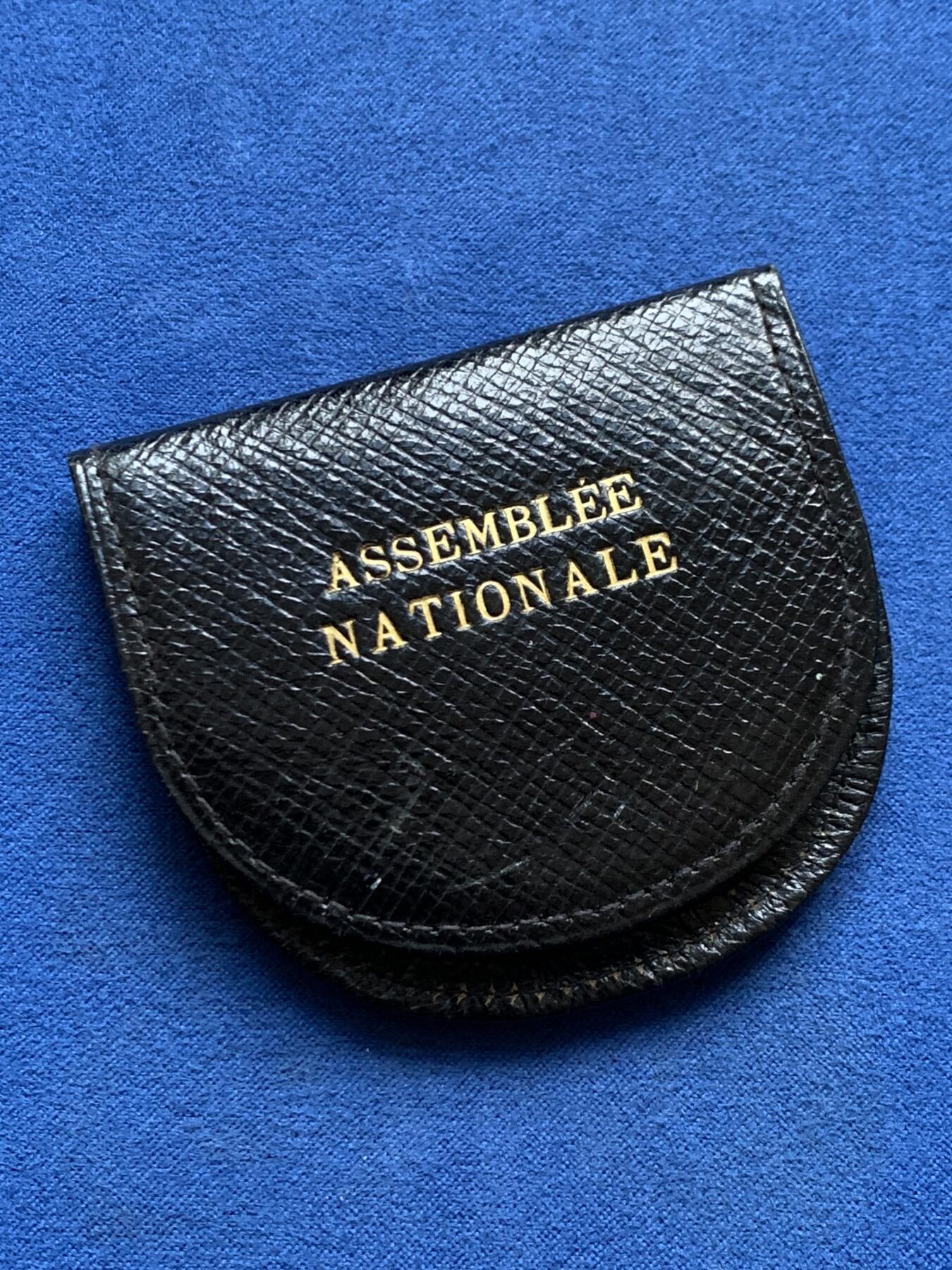 《竞宝斋》第457场 周日，周一，周二   3场连拍 （全场包邮）欢迎送拍 1951年法国国民议会颁发纪念大银章 62克 49.5mm 丰饶角1银 好品 稀有 带原始包装皮套