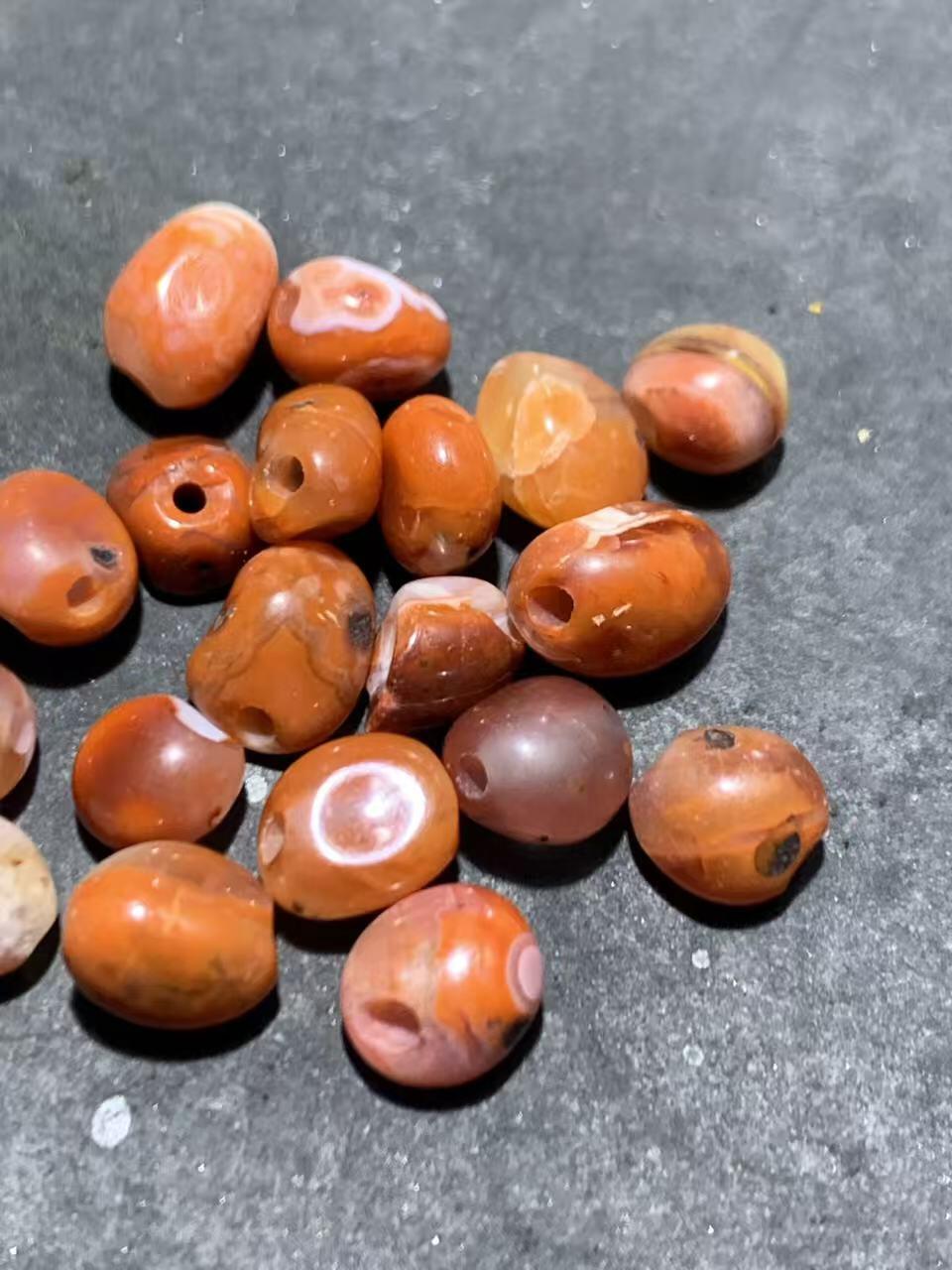 川料南红玛瑙原皮随形散珠一组