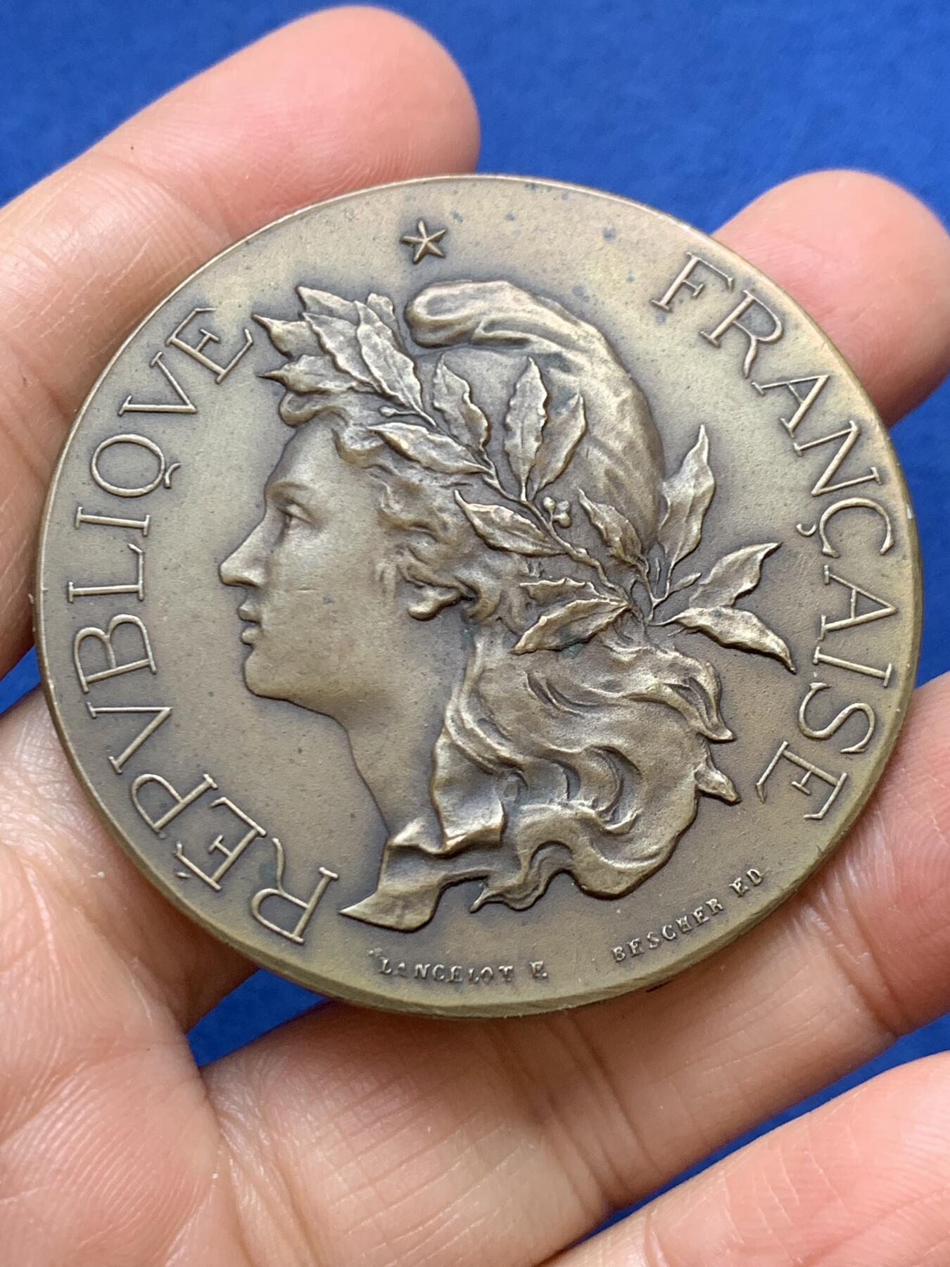 《竞宝斋》第457场 周日，周一，周二   3场连拍 （全场包邮）欢迎送拍 法国玛丽安娜女神铜章 LANCELOT E.BESCHER.ED.作品 66.5克 50.6mm 铜标边铭