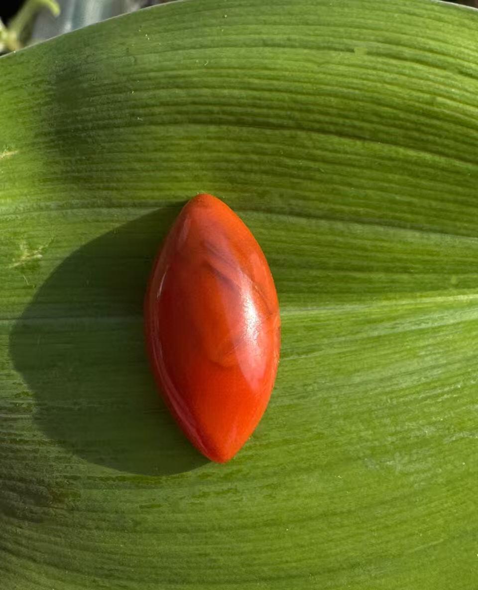 零元拍：NO.3南红玛瑙蛋面，都是十多年前的存货了，尺寸：戒面。尺寸约约20.5/10.7/5.5mm ，因为拍照环境以及光线的变化，颜色以实物为准。