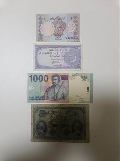 【20260115】非全新纸币和硬币第325场 - 外国4张纸币，有裂缝