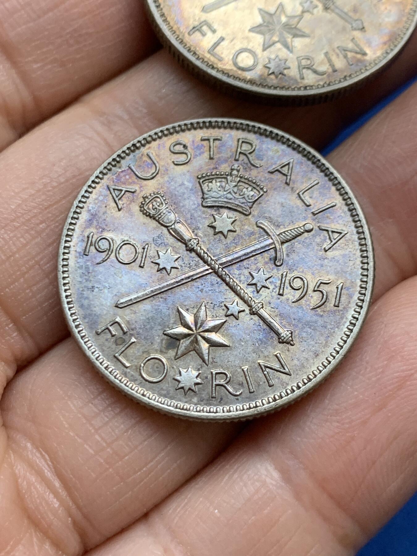 《竞宝斋》第457场 周日，周一，周二   3场连拍 （全场包邮）欢迎送拍 两枚一组 澳大利亚1951年乔六1佛罗林银币