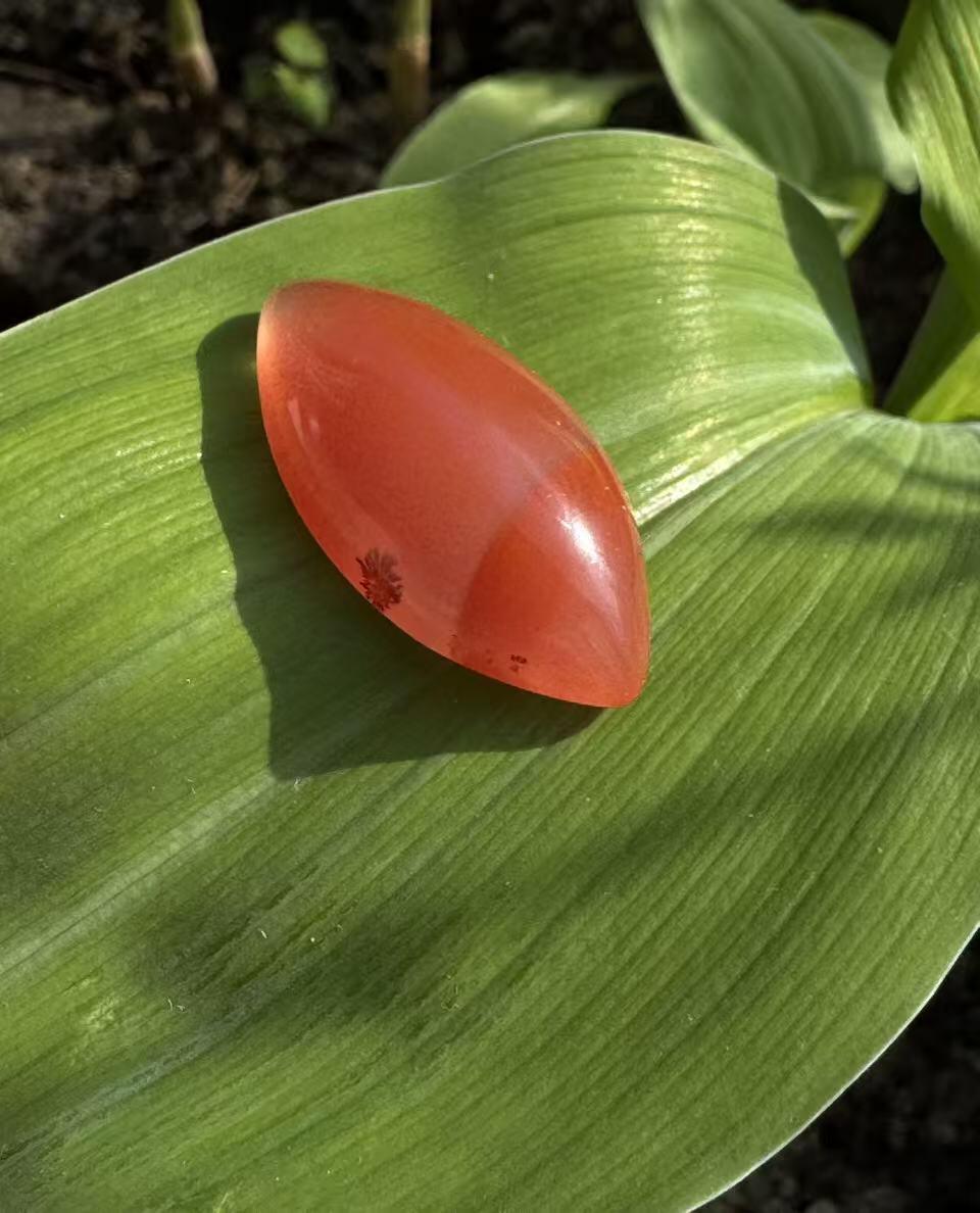 零元拍：NO.1南红玛瑙蛋面，都是十多年前的存货了，尺寸：戒面。尺寸约约29/14.5/8.5mm ，因为拍照环境以及光线的变化，颜色以实物为准。