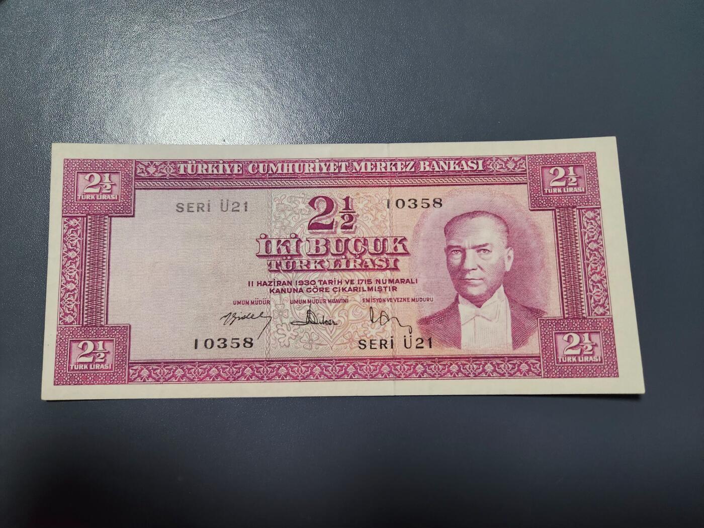 1月13号晚上8点 外国纸币自动截拍第8场 土耳其1952年2.5里拉 几乎全新
