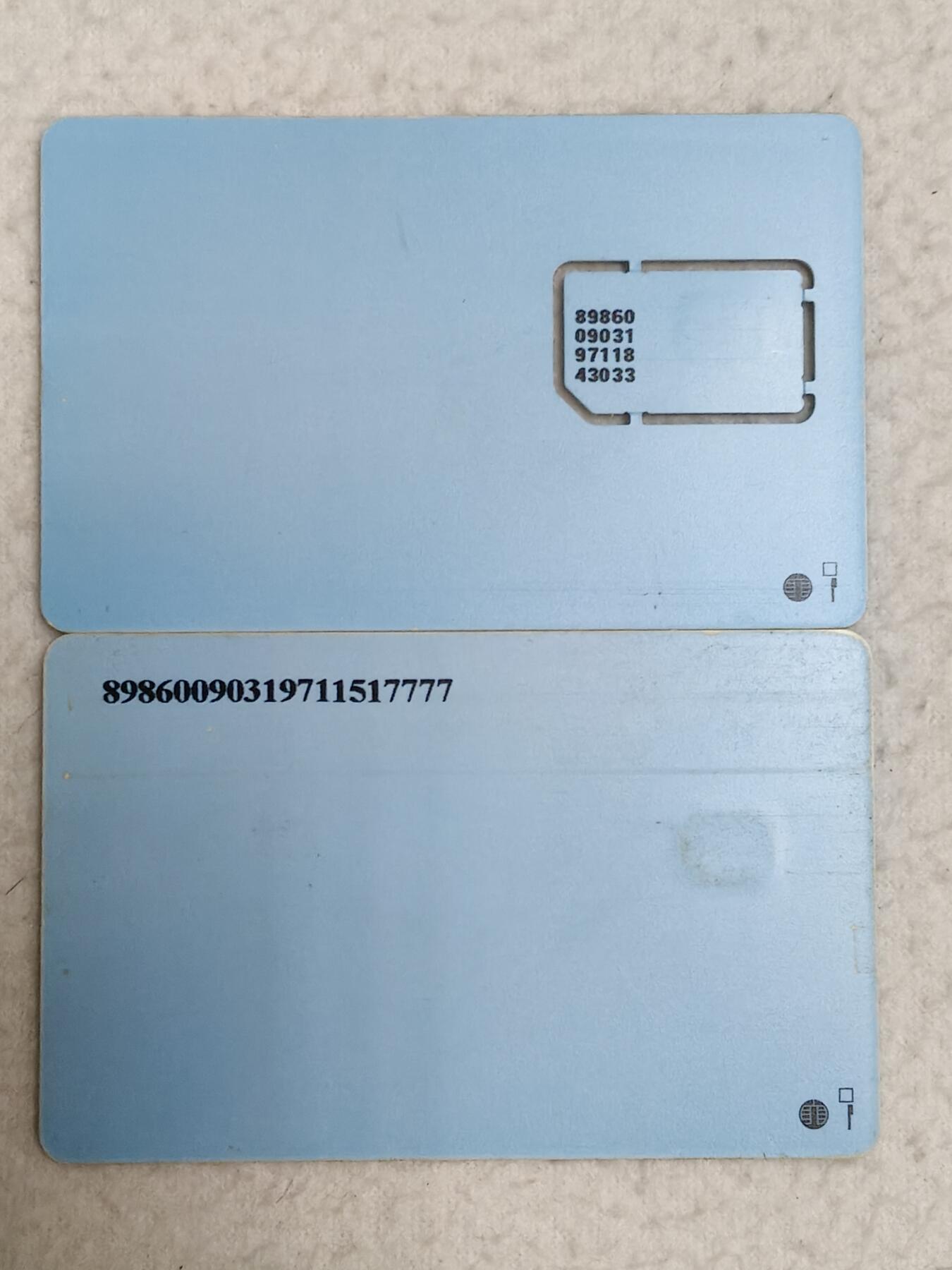 易卡拍卖第69期 大蓝板。（上为：固芯，下为：大卡）品相如图所示！（全场手机卡都是卡友出品。本人爱心义拍。）