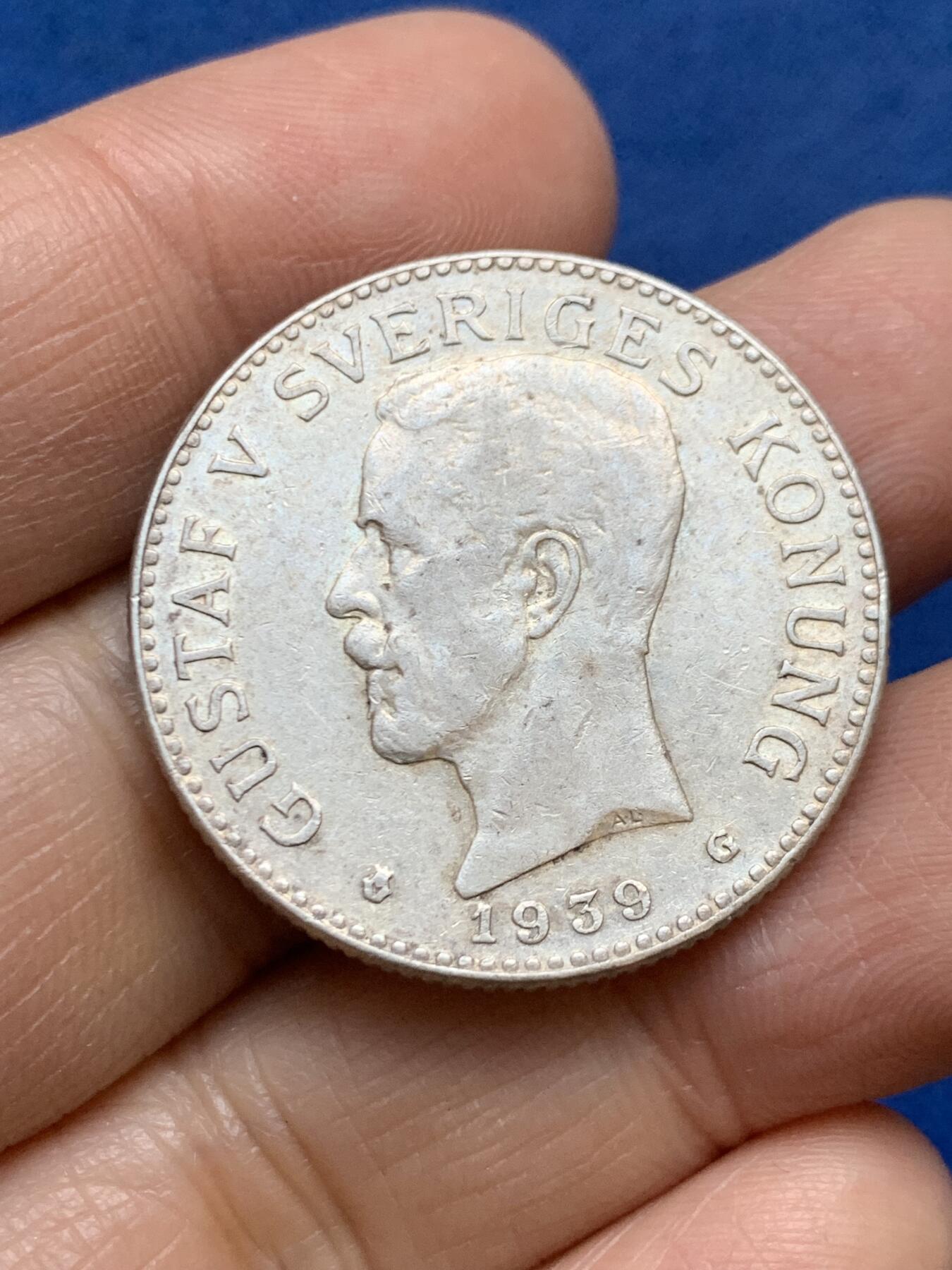 《竞宝斋》第457场 周日，周一，周二   3场连拍 （全场包邮）欢迎送拍 瑞典1939年古斯塔夫五世2克朗银币 15克 800银