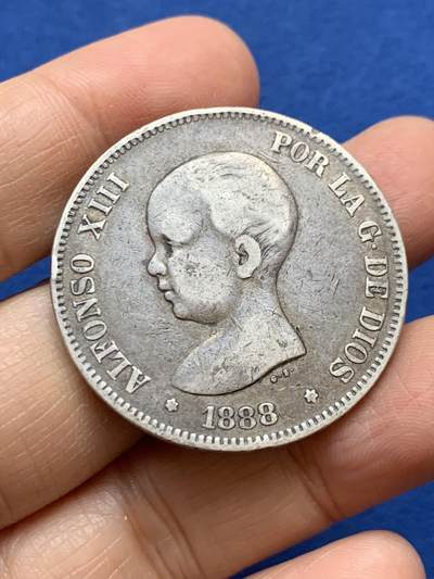 《竞宝斋》第457场 周日，周一，周二   3场连拍 （全场包邮）欢迎送拍 - 西班牙阿方索十三世婴儿头双柱5比塞塔银币 小脸胖嘟嘟 1888好年份 老包浆 24.55克