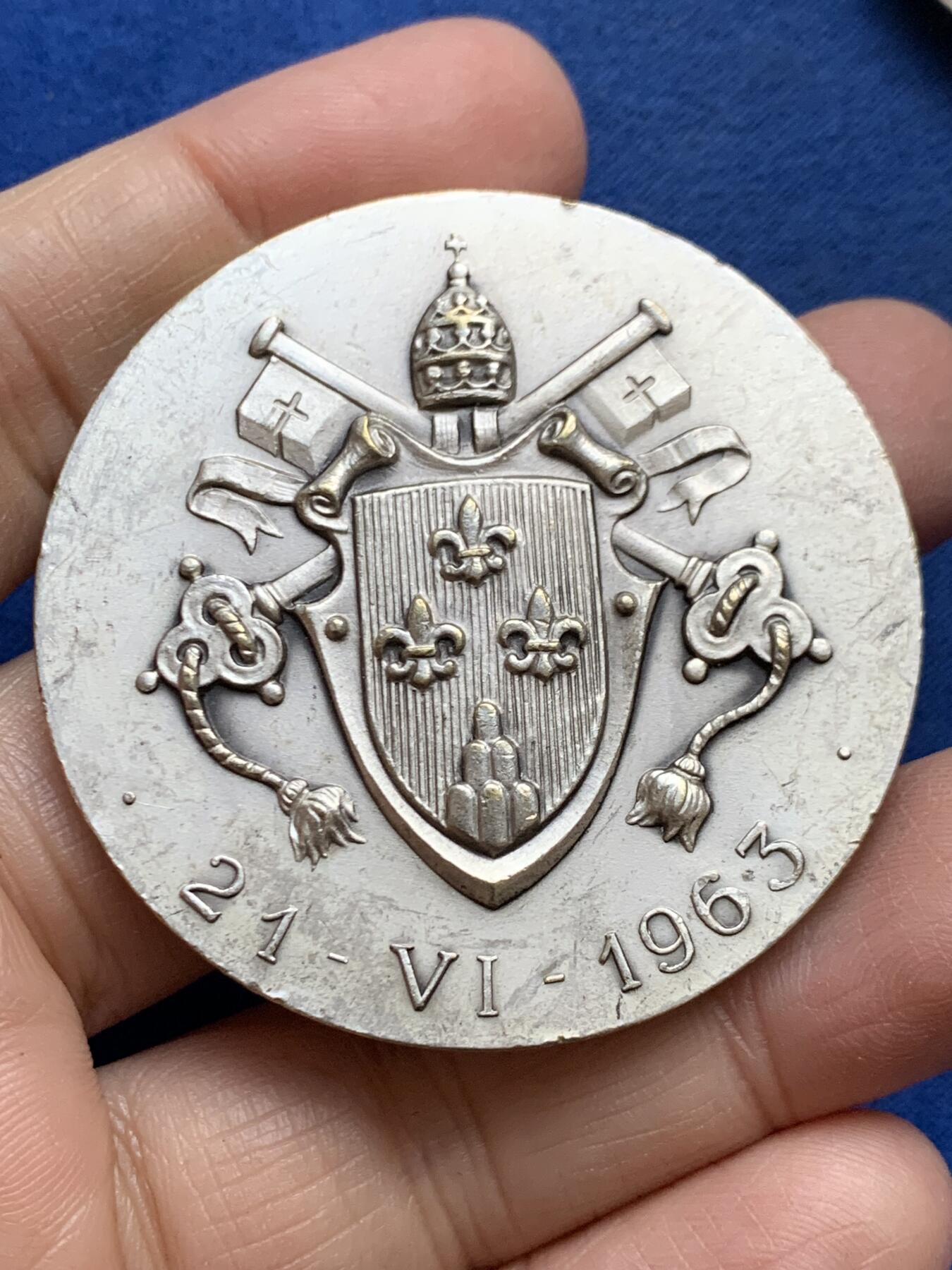 《竞宝斋》第457场 周日，周一，周二   3场连拍 （全场包邮）欢迎送拍 三枚一组 教皇保罗六世镀银铜章 总重203.8克 49.5mm