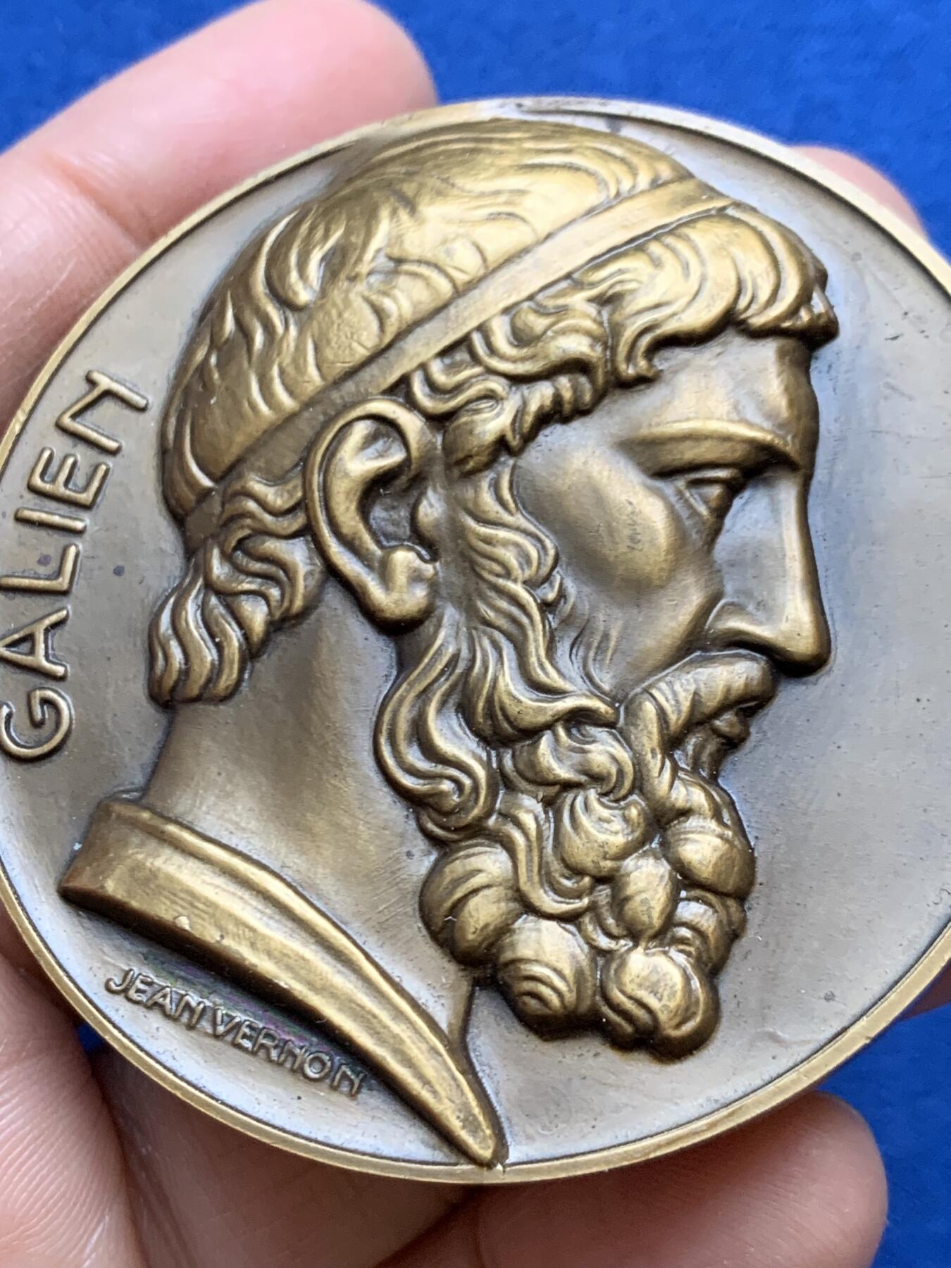 《竞宝斋》第457场 周日，周一，周二   3场连拍 （全场包邮）欢迎送拍 法国20世纪医药盖伦奖高浮雕加厚大铜章。直径60mm，重约121.8克，丰饶角BRONZE