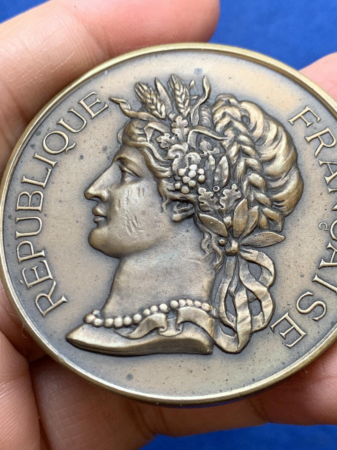 《竞宝斋》第457场 周日，周一，周二   3场连拍 （全场包邮）欢迎送拍 法国谷物女神-农业铜章 66.4克 50.6mm 铜标边铭