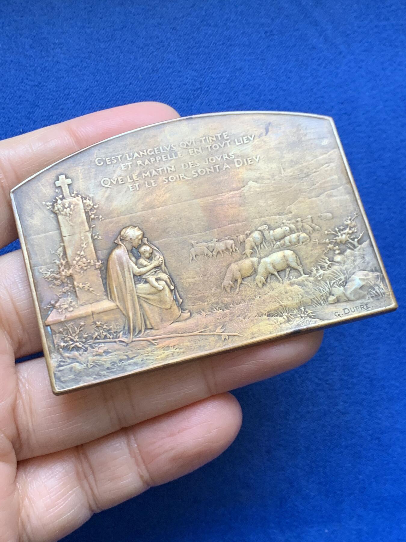 《竞宝斋》第457场 周日，周一，周二   3场连拍 （全场包邮）欢迎送拍 杜普雷原版经典 晨祈和晚祷大铜章，91.3克，70x51MM，边铭：丰+B，Maier章牌书191号。此章虽常见，但这百年包浆加持下油画一般漂亮的品相却是难得一见！