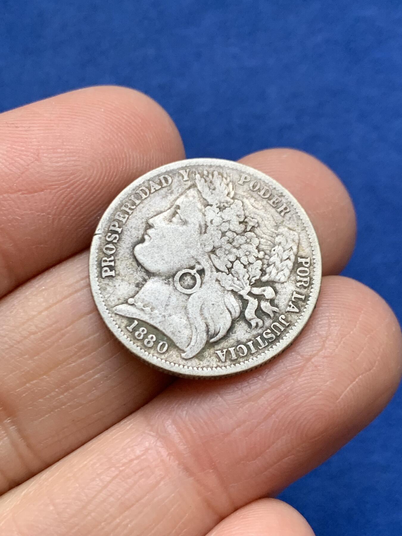 《竞宝斋》第457场 周日，周一，周二   3场连拍 （全场包邮）欢迎送拍 秘鲁临时政府 1880年 1比塞塔 银币 正面谷物女神像 包浆自然 细节尚可 南美主流品种