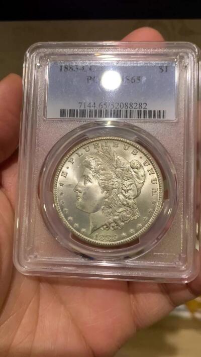 《竞宝斋》第457场 周日，周一，周二   3场连拍 （全场包邮）欢迎送拍 PCGS MS65 美国 1883 CC 摩根银币 卡森厂  高分难得 鹰像面覆盖彩虹包浆