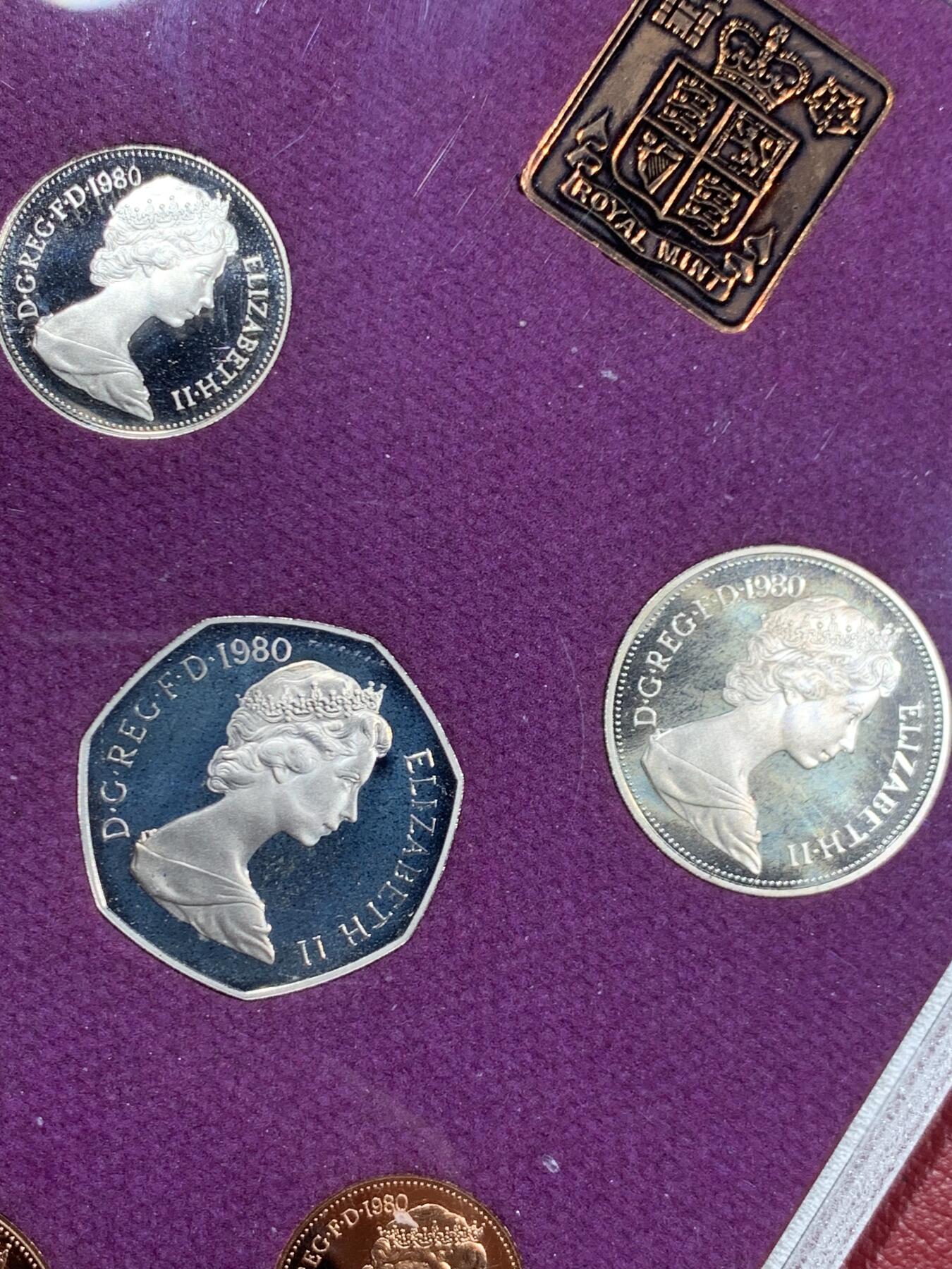 《竞宝斋》第457场 周日，周一，周二   3场连拍 （全场包邮）欢迎送拍 英国1980年伊丽莎白二世精制套币