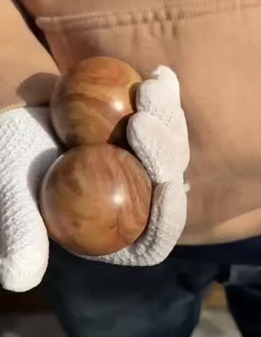 零元拍：  海南黄花梨超大大手球一对，尺寸：55MM 零元拍：  海南黄花梨超大大手球一对，尺寸：55MM