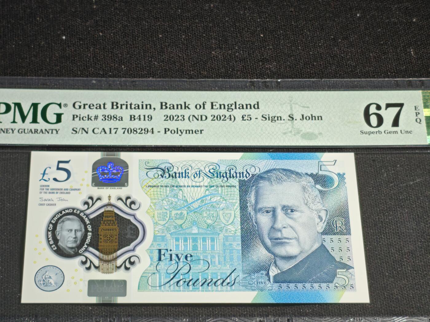 刘世昌艺术品销售中心～虎踞龙蟠*金杨在线联拍群第515期 英国2023年5镑（PMG 67E 号码：CA17 708294）1枚。