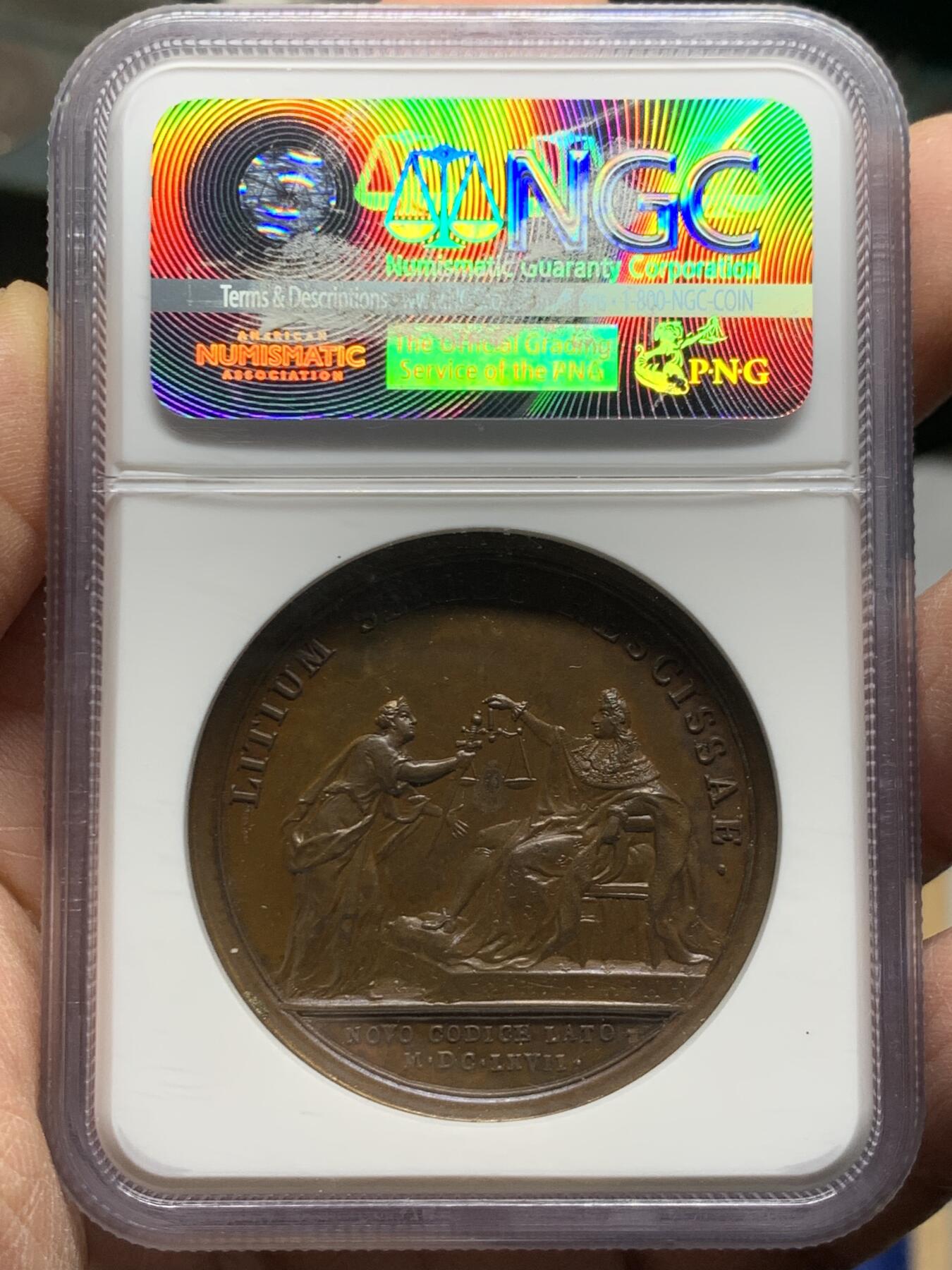 《竞宝斋》第457场 周日，周一，周二   3场连拍 （全场包邮）欢迎送拍 NGC MS63BN 法国路易十四铜章，纪念1667年新贸易法规的颁布，背面的路易十四太阳王端坐王椅，接受柯尔培尔建议，宣颁法典发展海贸易的图案。