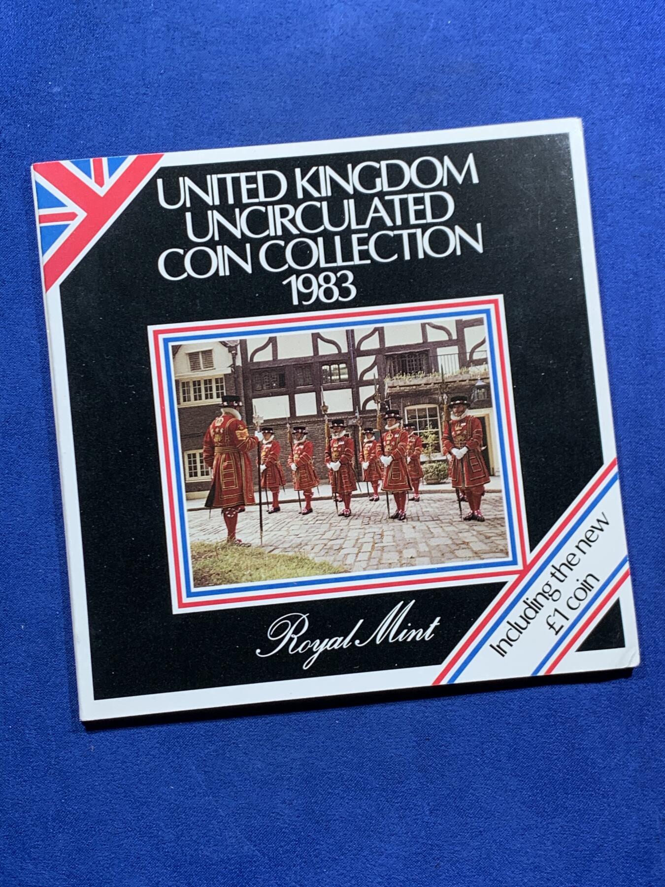 《竞宝斋》第457场 周日，周一，周二   3场连拍 （全场包邮）欢迎送拍 英国1983年 精致套币册 新1镑发行首年 精美纹章盾徽漂亮 1/2便士的最后几年 册证齐全 细节见图