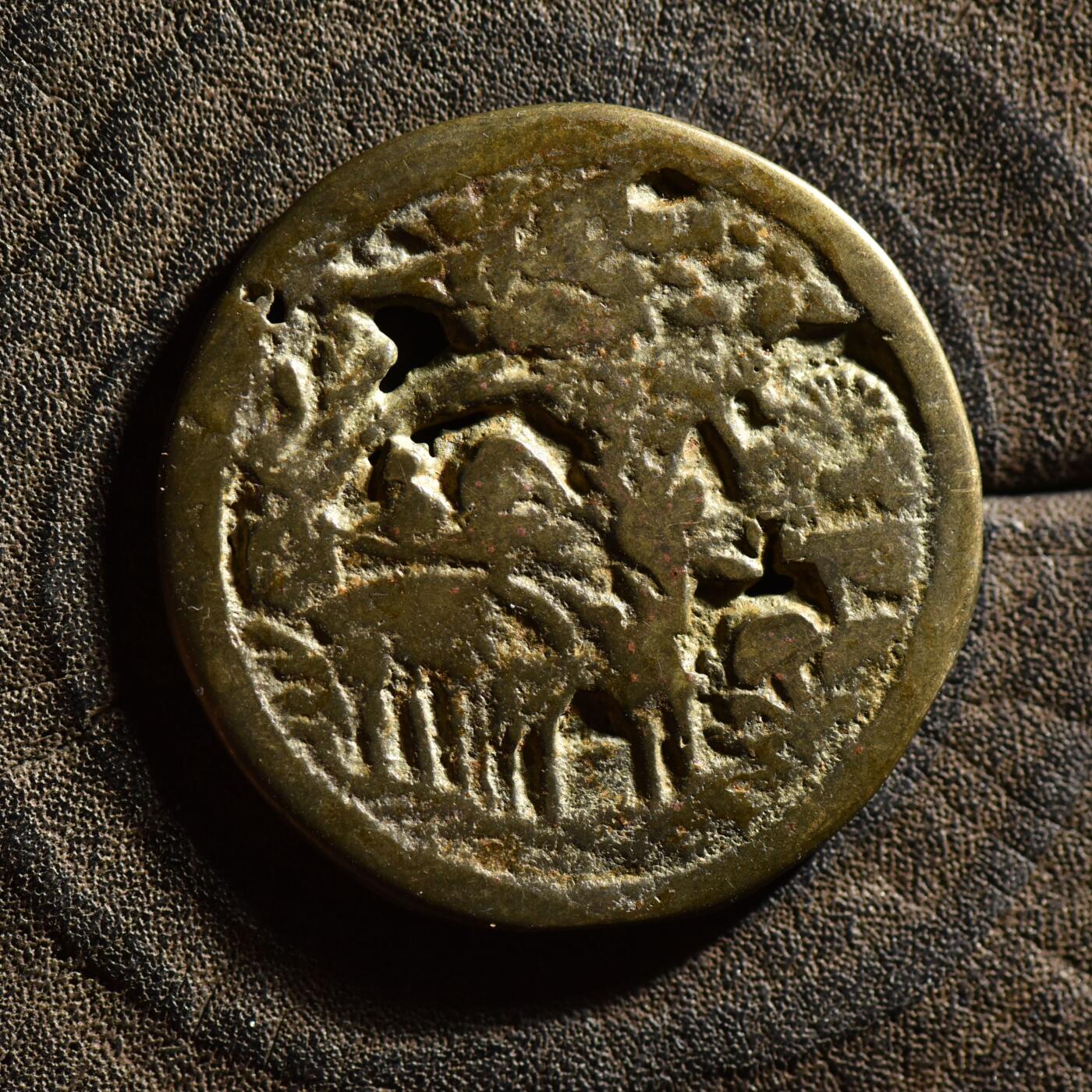 【良泉】【春节前最后一场】2月5日晚19.30点开拍！208组，本场结束后预存钱币的朋友请告知，将连同本场拍品一起邮寄，预祝诸位春节愉快！ 【藏家出品C】朝鲜. 岗陵双鹿别钱，15.99克