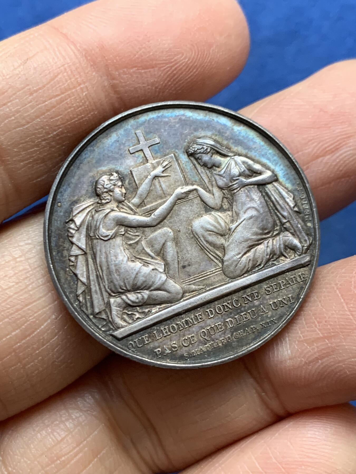 《竞宝斋》第457场 周日，周一，周二   3场连拍 （全场包邮）欢迎送拍 法国婚姻与爱情纪念银章 1848 手指银标边铭 14.6克 31.7mm