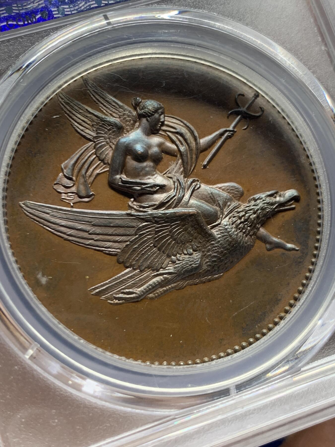 《竞宝斋》第457场 周日，周一，周二   3场连拍 （全场包邮）欢迎送拍 PCGS SP63 德国1835年普鲁士政治家卡尔.冯.莱格勒高浮雕纪念铜章，背面为胜利女神骑鹰仙图，pcgs冠军分。加厚盒装