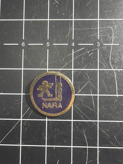 古冰库章牌勋赏收藏0起拍卖 体操小章一个