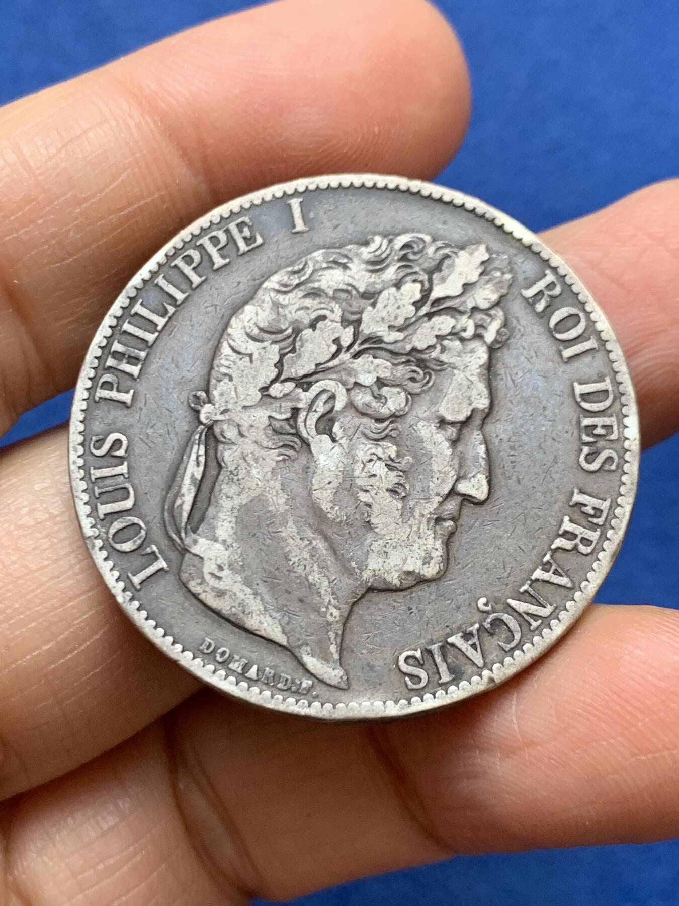 《竞宝斋》第457场 周日，周一，周二   3场连拍 （全场包邮）欢迎送拍 法国1845菲利普一世5法郎银币，稀少W厂标，900银，24.55克，包浆漂亮