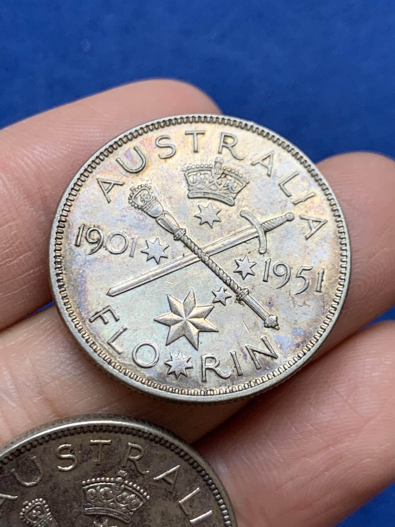 《竞宝斋》第457场 周日，周一，周二   3场连拍 （全场包邮）欢迎送拍 两枚一组 澳大利亚1951年乔六1佛罗林银币