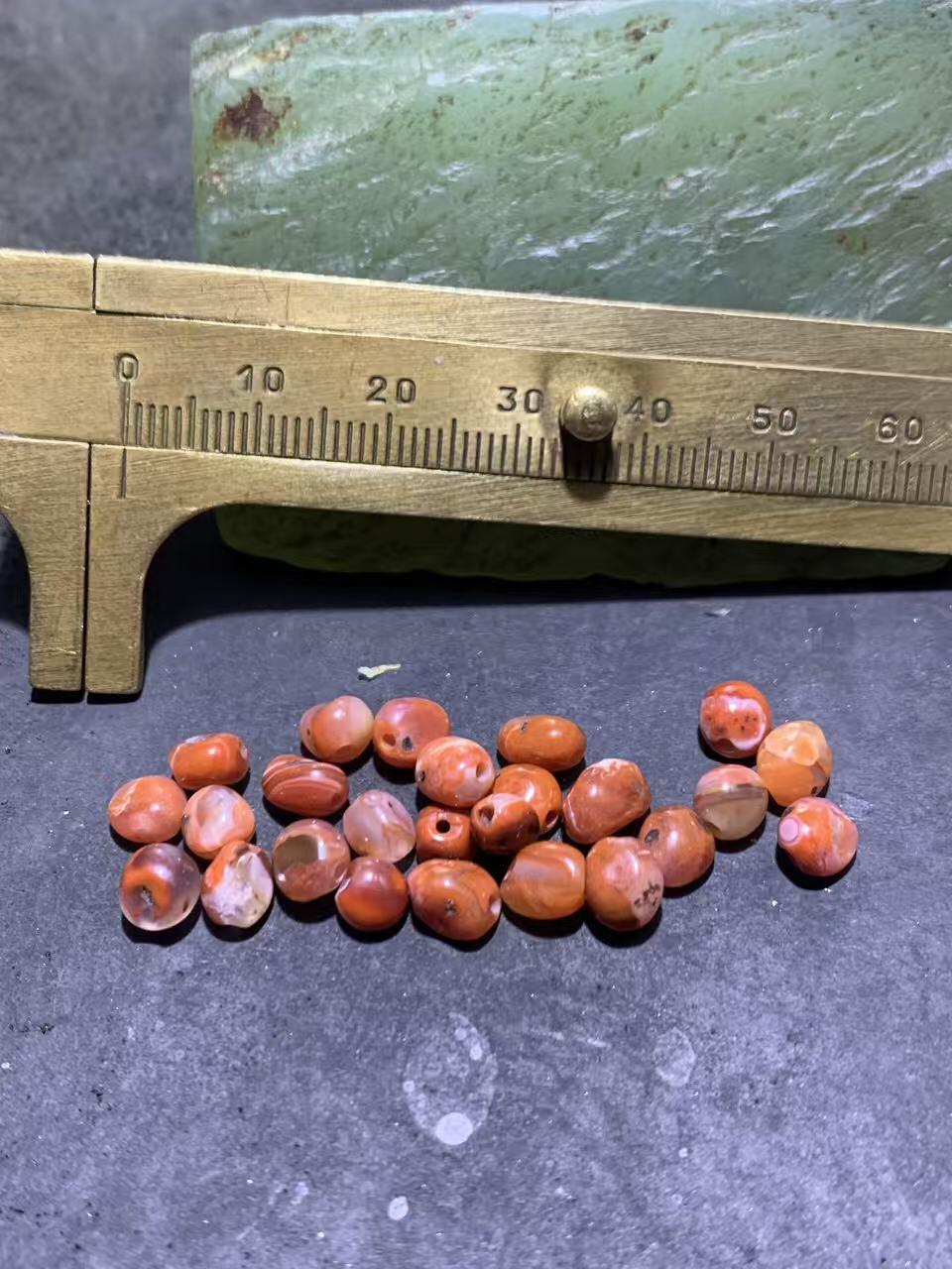 川料南红玛瑙原皮随形散珠一组