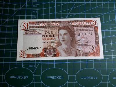 【炜奕收藏】，第五十七期，英联邦女王专场 - 1975年直布罗陀1镑，UNC-品相，边缘瑕疵，首发年a版少见