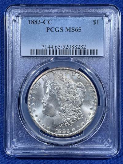 《竞宝斋》第457场 周日，周一，周二   3场连拍 （全场包邮）欢迎送拍 - PCGS MS65 美国 1883 CC 摩根银币 卡森厂  高分难得 鹰像面覆盖彩虹包浆