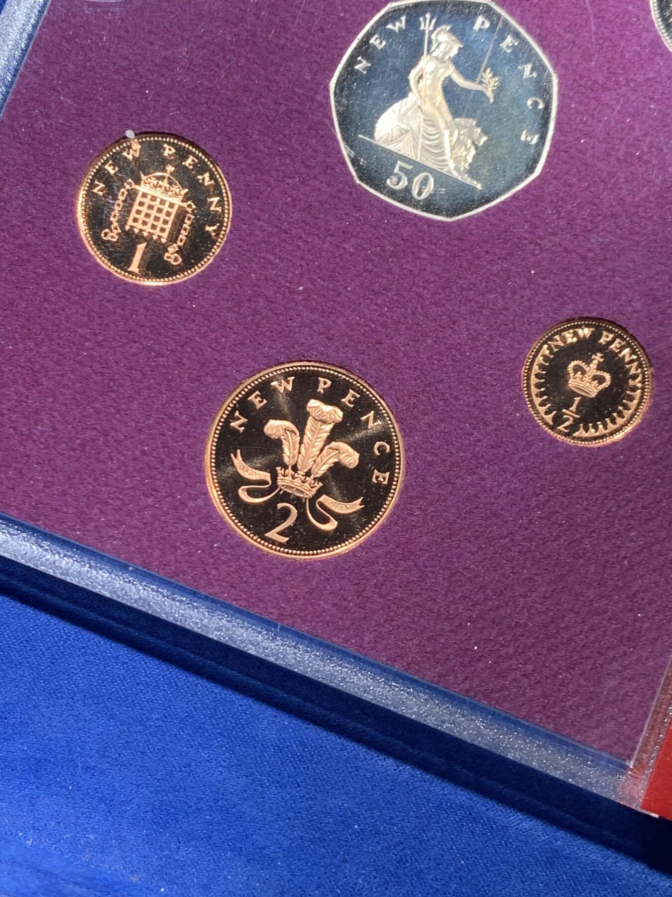 《竞宝斋》第457场 周日，周一，周二   3场连拍 （全场包邮）欢迎送拍 英国1980年伊丽莎白二世精制套币