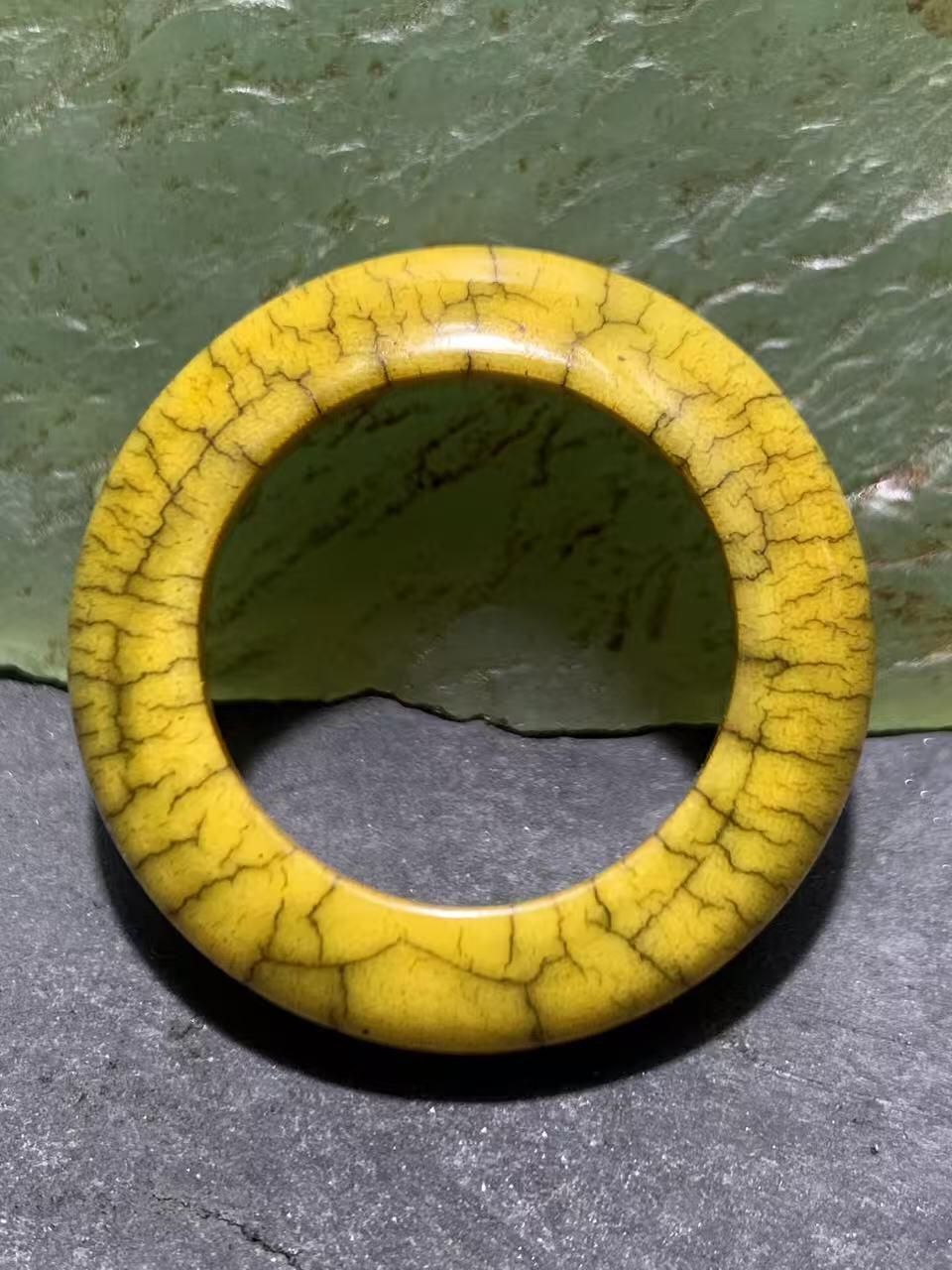 精美骨圈戒指，（跑环，卡环）一个，。