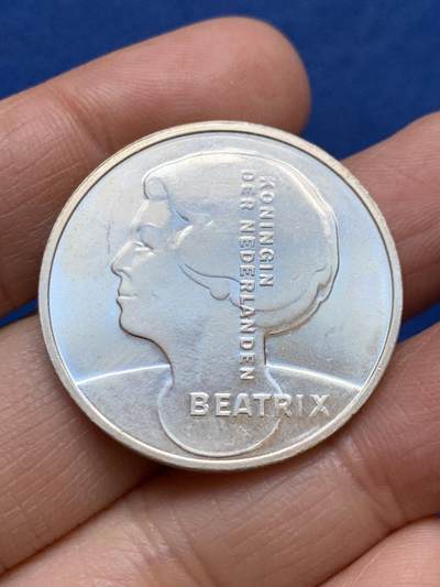 《竞宝斋》第457场 周日，周一，周二   3场连拍 （全场包邮）欢迎送拍 - 荷兰1996年10盾银币 贝娅特丽克丝女王半身像 背面扬·斯廷弹奏鲁特琴的自画像 15克 800银