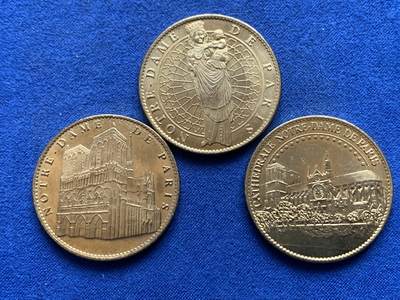 《竞宝斋》第457场 周日，周一，周二   3场连拍 （全场包邮）欢迎送拍 - 三枚一组 2013年巴黎圣母院850周年纪念章 总重45.1克 33.9mm