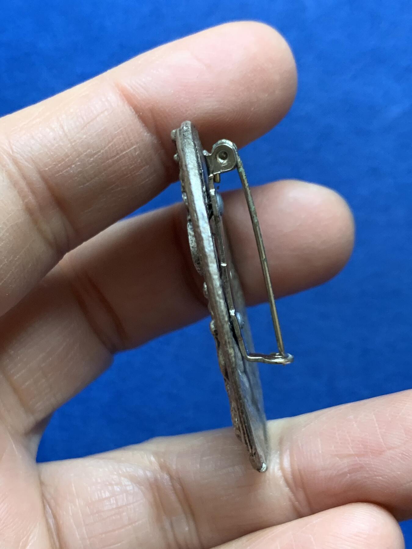 《竞宝斋》第457场 周日，周一，周二   3场连拍 （全场包邮）欢迎送拍 德国反游击斗争军事徽章，尺寸：37.3*45mm，重量：12.7克，少见品种。