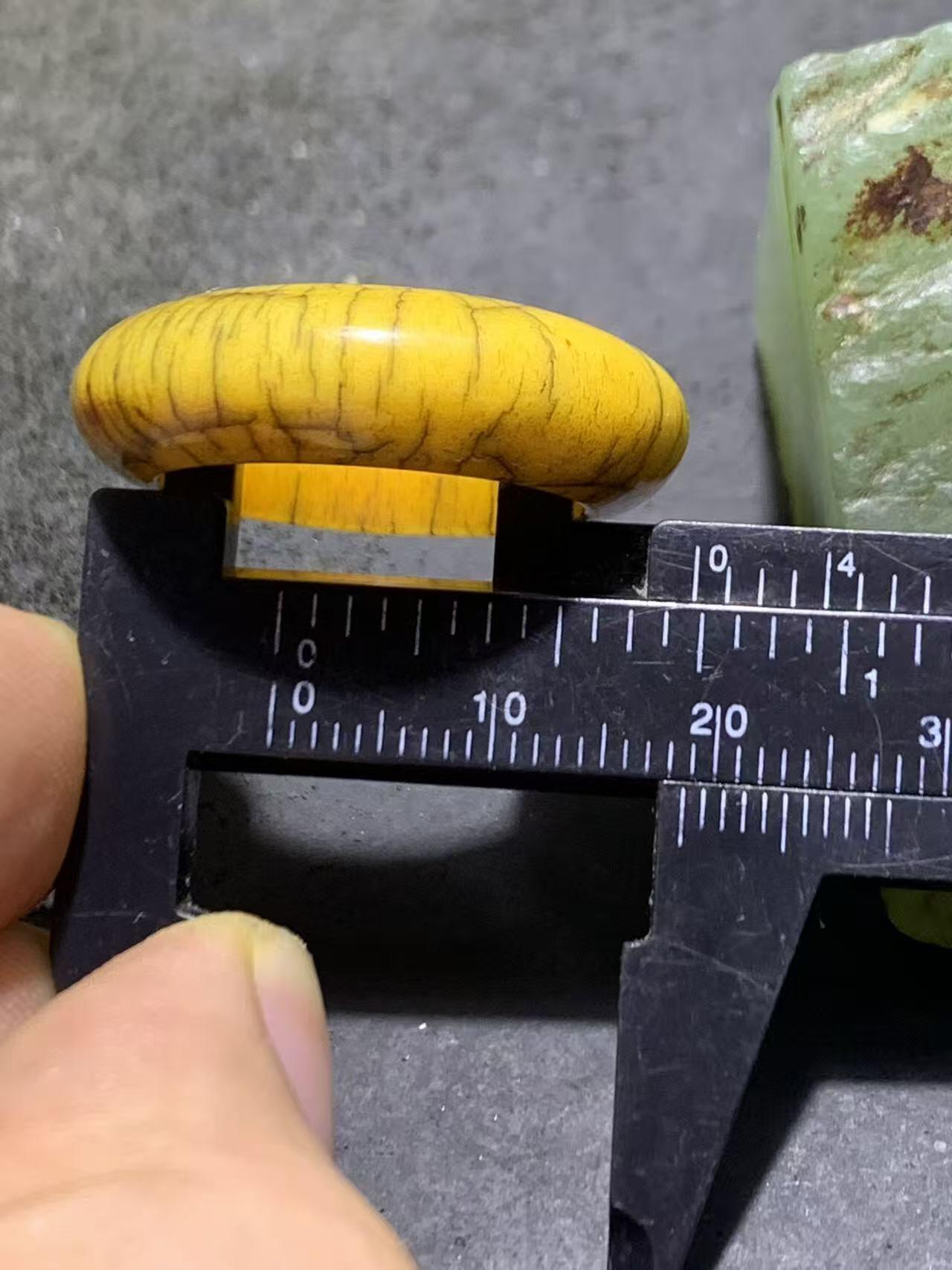 精美骨圈戒指，（跑环，卡环）一个，。