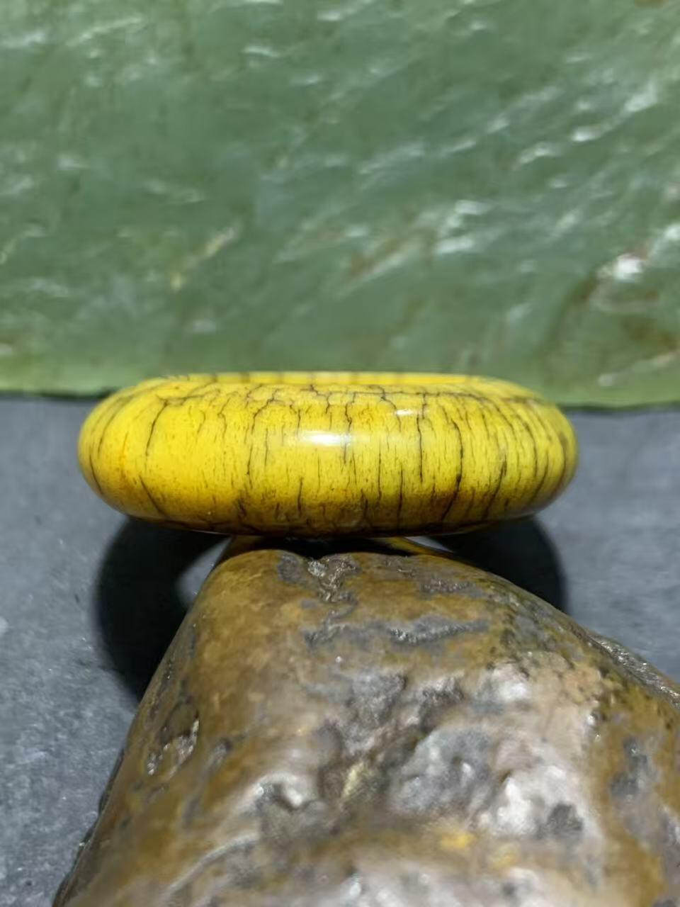 精美骨圈戒指，（跑环，卡环）一个，。