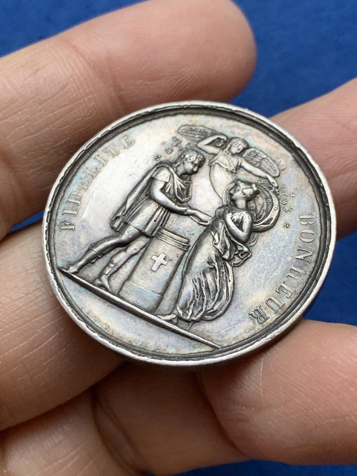 《竞宝斋》第457场 周日，周一，周二   3场连拍 （全场包邮）欢迎送拍 法国婚姻与爱情纪念银章 小天使撒花祝福 神灯边铭 15.9克 33.1mm