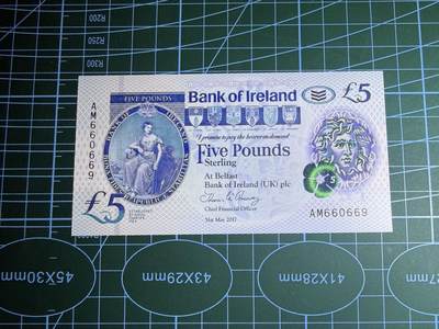 【炜奕收藏】，第五十六期，大不列颠专场 - 2017年北爱尔兰爱尔兰银行5镑，UNC品相，数三圆圆倒置号