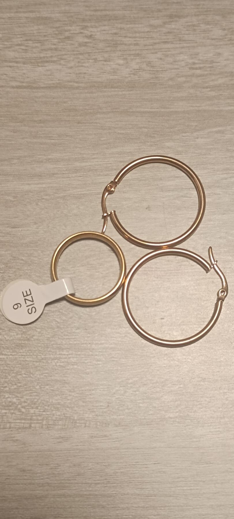 万国钱币第三场 【杂项】全新素圈戒指➕太钢圆形潮男hiphop街舞耳环嘻哈个性大耳圈 