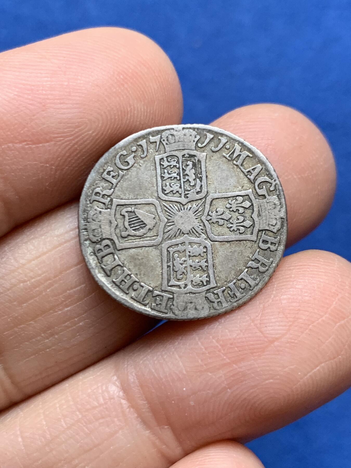 《竞宝斋》第457场 周日，周一，周二   3场连拍 （全场包邮）欢迎送拍 英国 1711年 6便士 银币 安妮女王在位时期发行 细节不错 无磕碰 包浆自然 少见品种