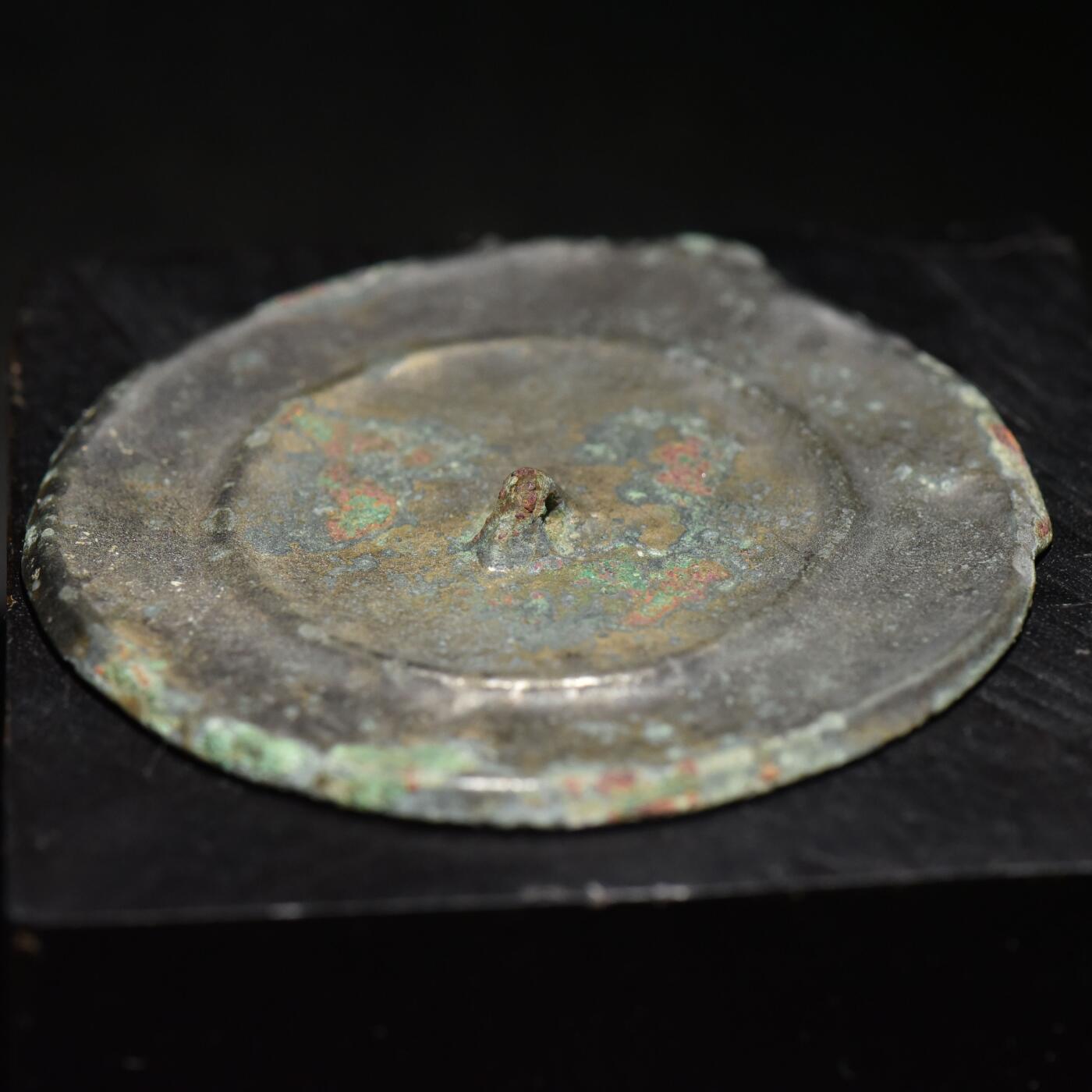 【良泉】【春节前最后一场】2月5日晚19.30点开拍！208组，本场结束后预存钱币的朋友请告知，将连同本场拍品一起邮寄，预祝诸位春节愉快！ 约公元前3000年【高加索】北方迈科普（Maikop）时期钮饰双弦铜镜