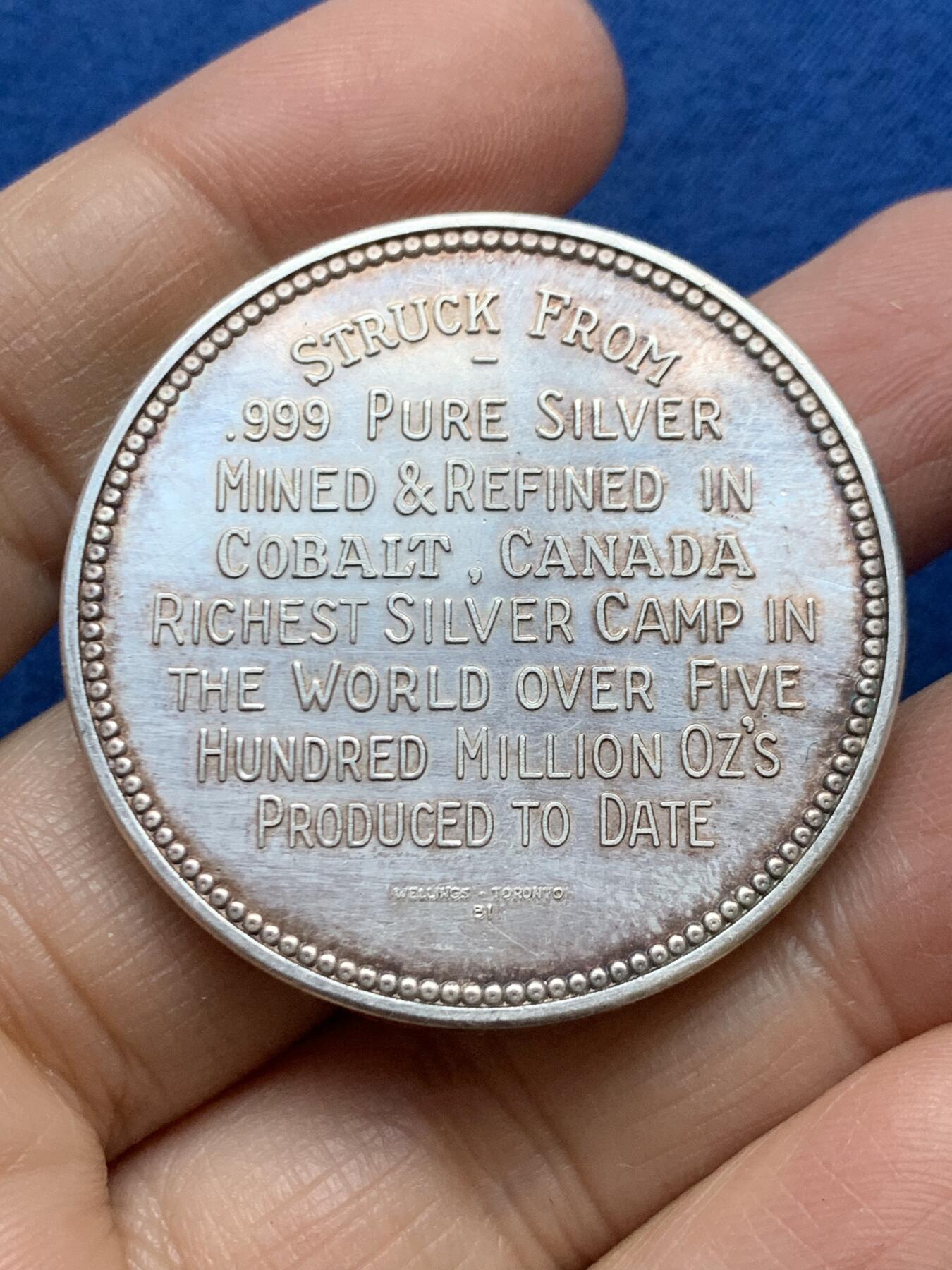 《竞宝斋》第457场 周日，周一，周二   3场连拍 （全场包邮）欢迎送拍 1963年加拿大Cobalt银矿开采60周年纪念银章 40.3mm 45.75g 999银 边有磕